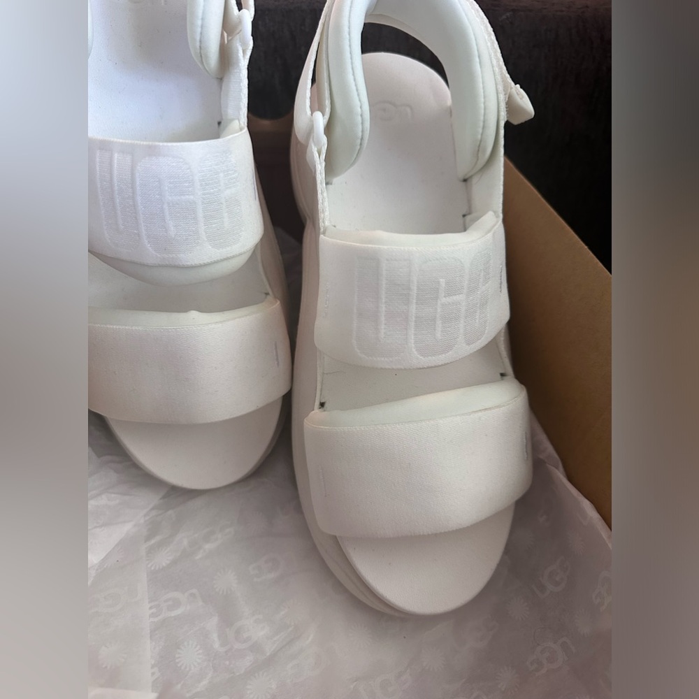 Ugg la cloud sandal